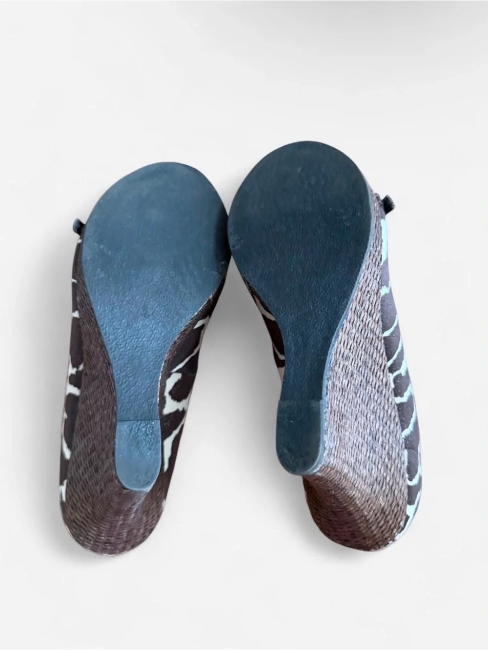 Qupid Peep-Toe Wedge Heels in Brown Giraffe Print - Y2K Women’s 8